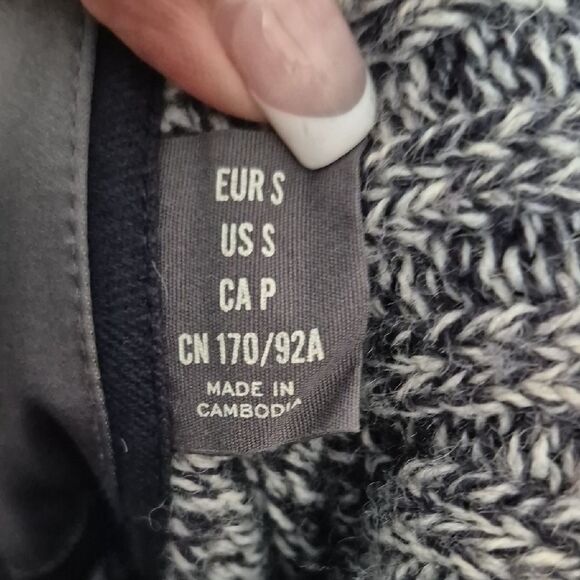 H&M L.O.G.G. Black and White Knit Sweater - Picture 10 of 16